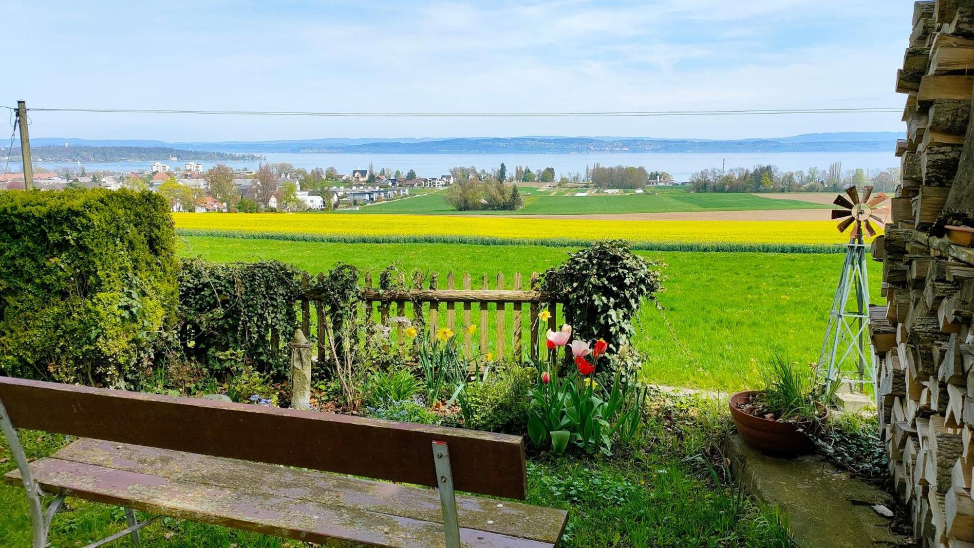 Seesicht Und Charmante Wohnung Bei Hanni Und Ueli Bottighofen Exterior foto
